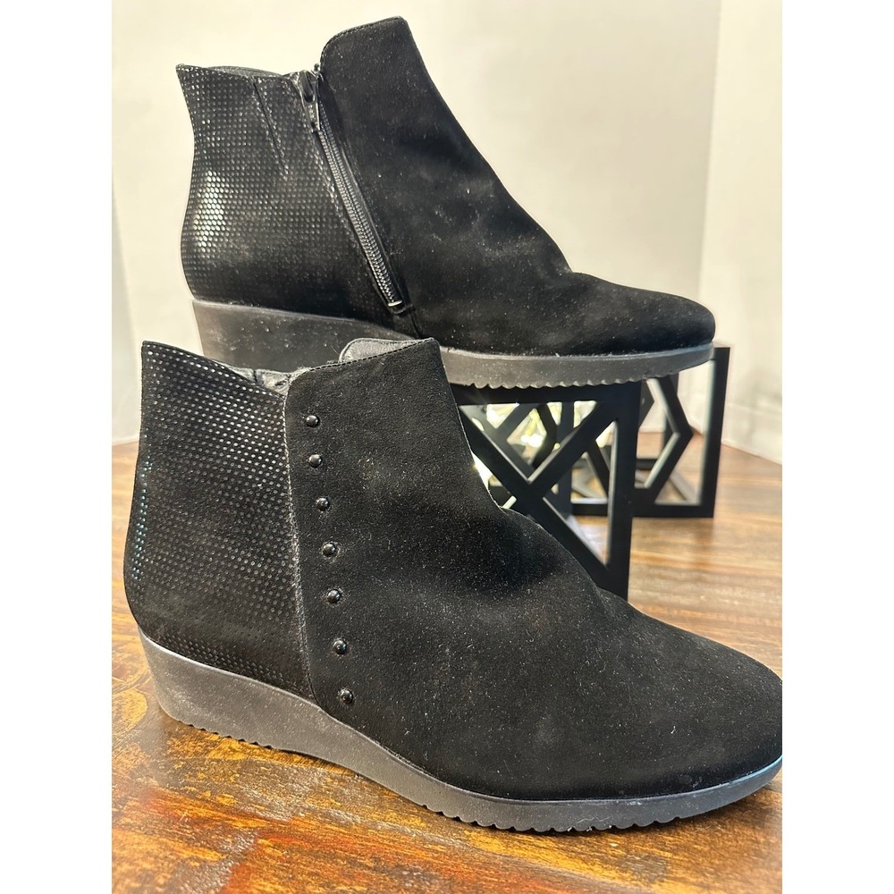 Hassia Black Suede Ankle Booties Wedge Heel Textured Accent Comfortable Sz 8‎